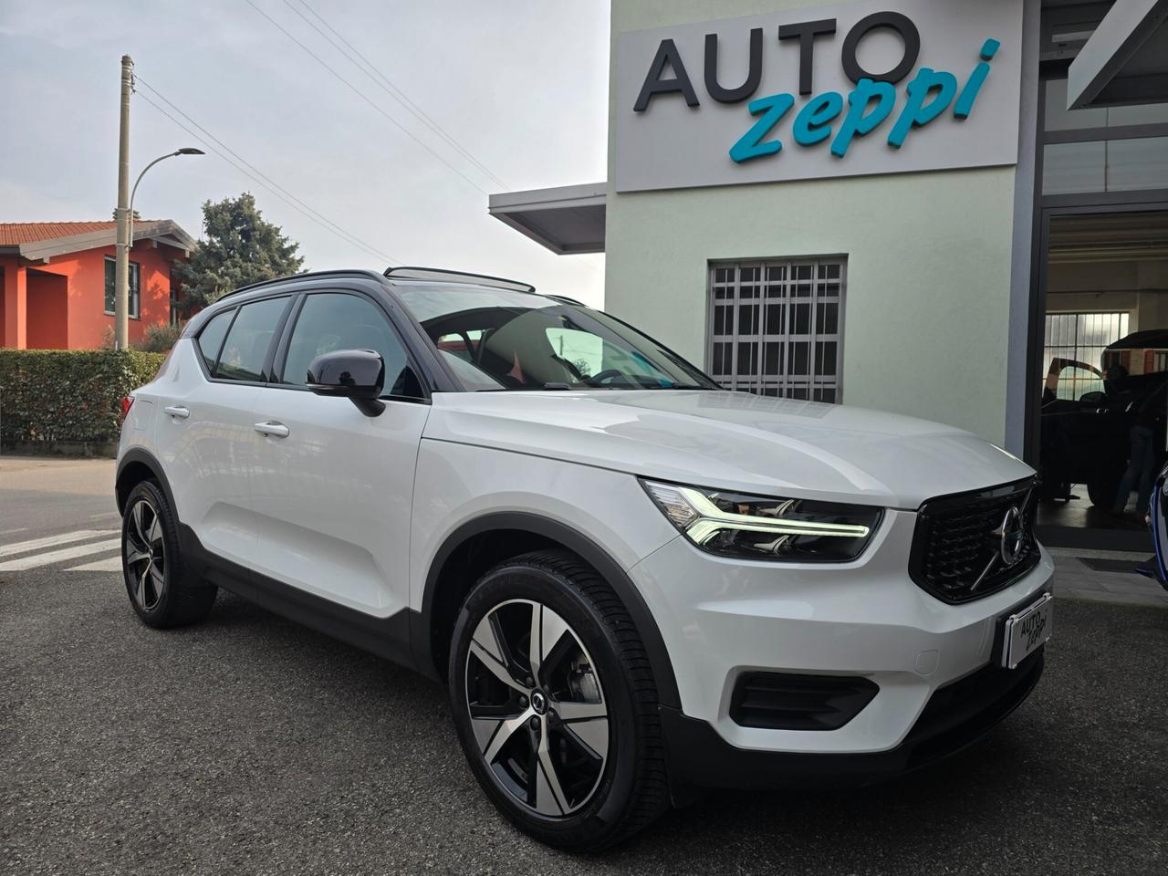 Volvo XC40 1.5 T4 Phev R-design AUT. TETTO/SERVICE VOLVO!