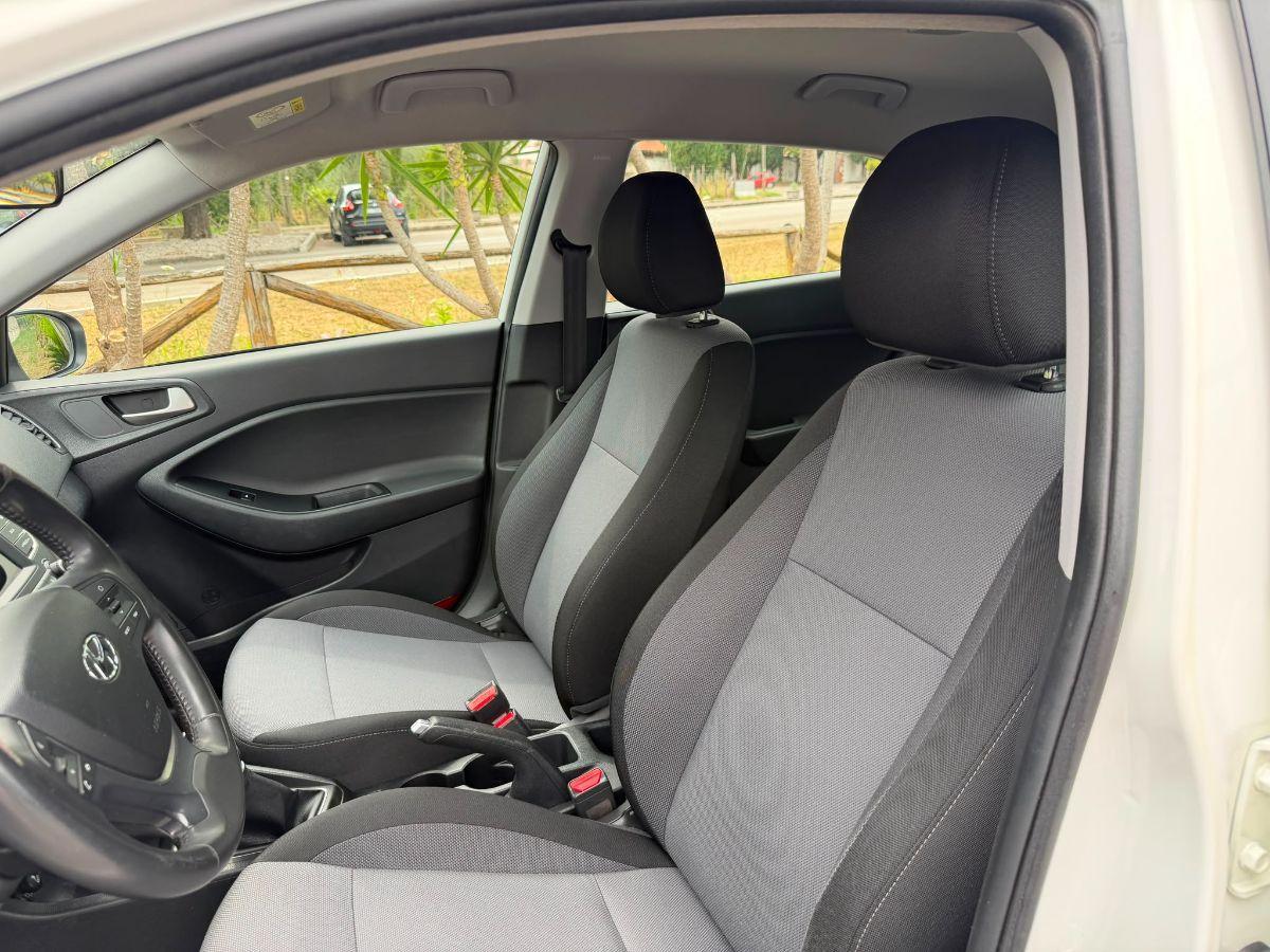 HYUNDAI - i20 - 1.2 5p. Connectline