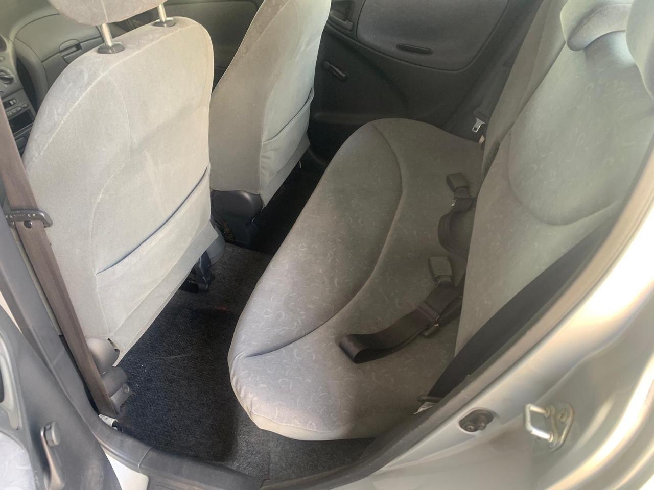 Toyota Yaris 1.0i 16V cat 5 porte