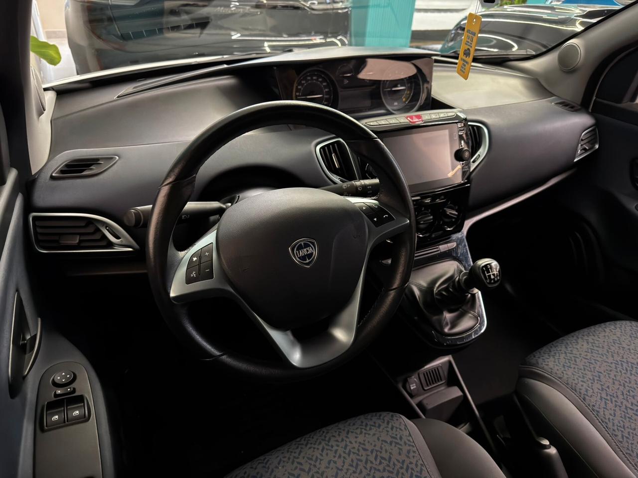 Lancia Ypsilon 1.0 FireFly 70 cv Hybrid Gold