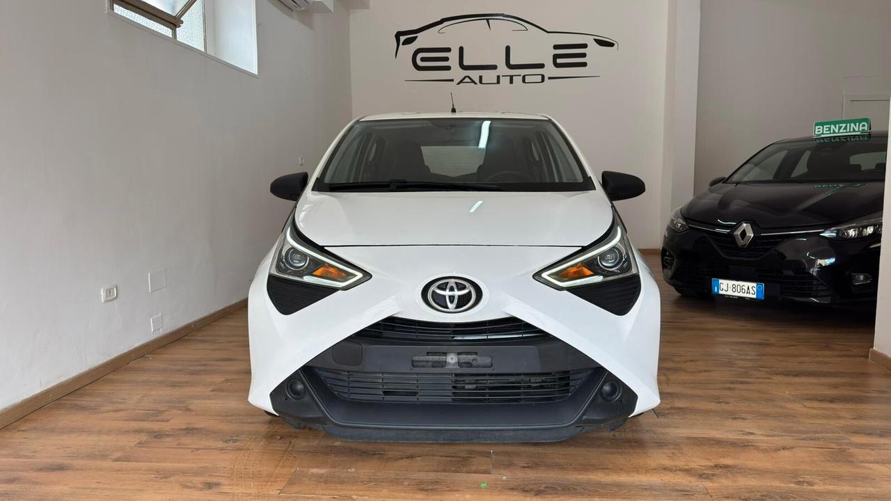 Toyota Aygo Connect 1.0 VVT-i 72 CV 5 porte x-fun