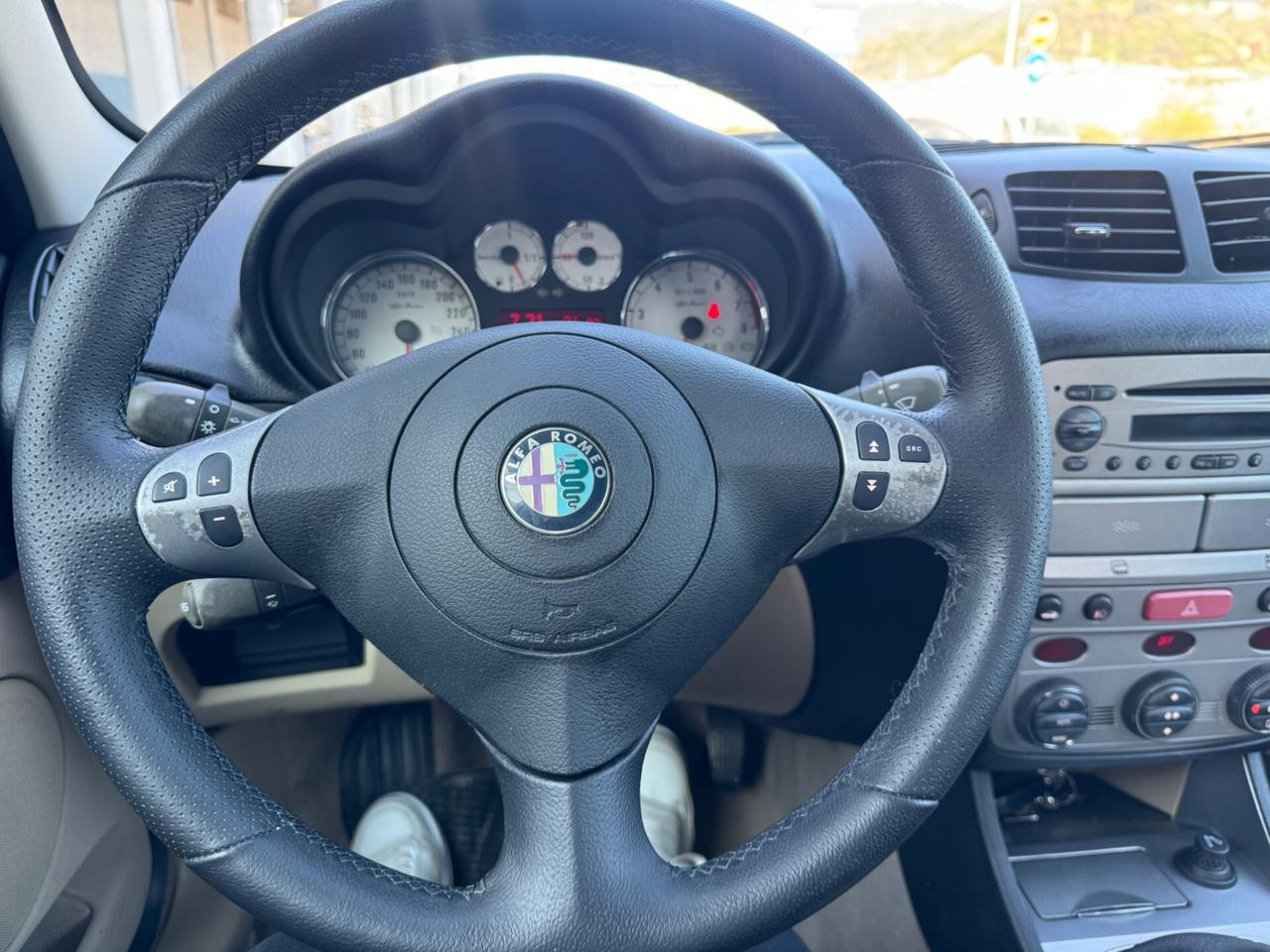 Alfa Romeo 147 1.6 16V TS 5P. Distinctive 45.000km