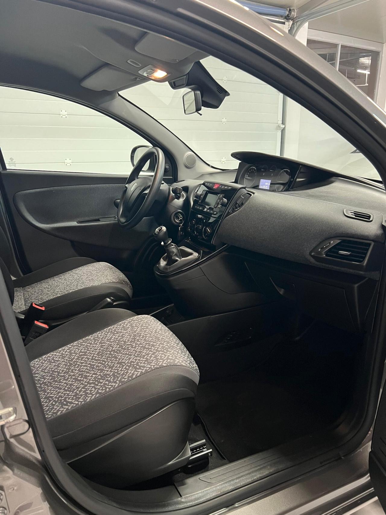 Lancia Ypsilon 1.0 FireFly 5 porte S&S Hybrid Ecochic A. Ferretti