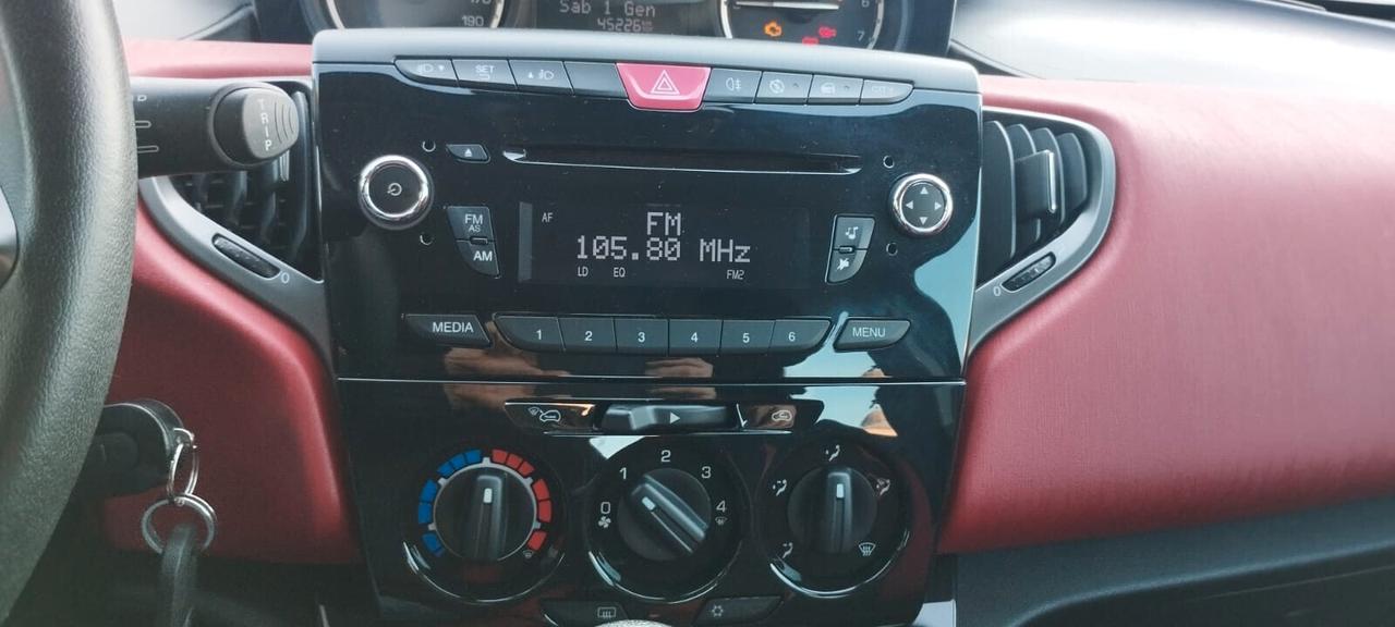 Lancia Ypsilon 1.2 69 CV 5 porte S&S Gold