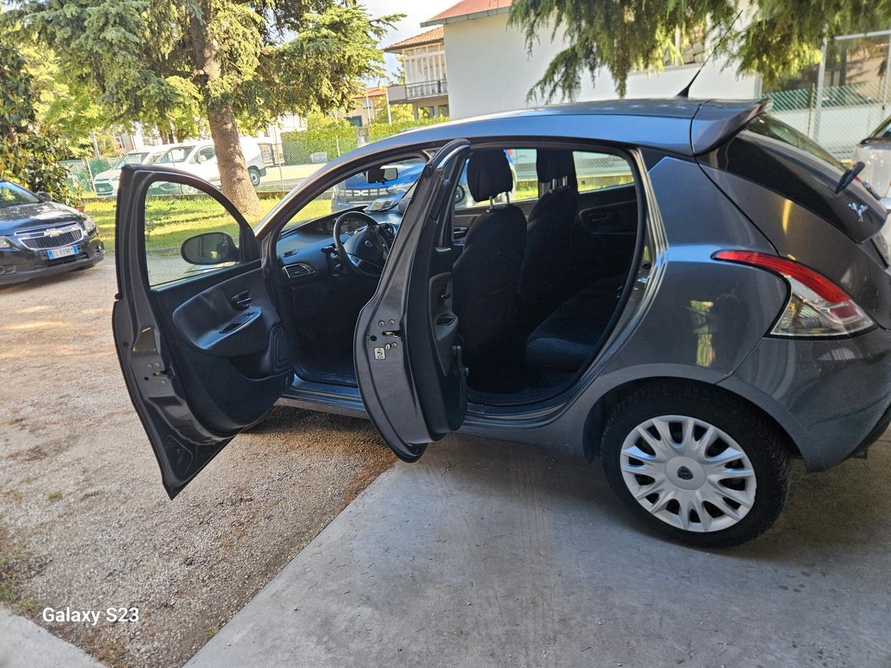 Lancia Ypsilon PLATINUM – Condizioni Eccellenti