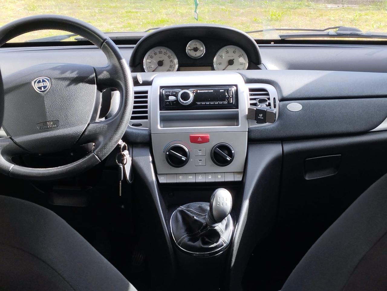 Lancia Ypsilon 1.2 69 CV Argento