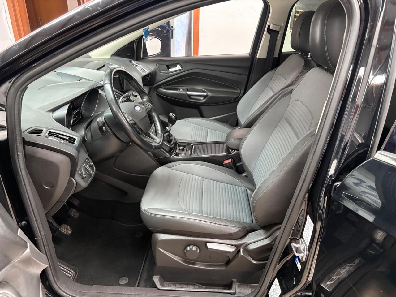 Ford Kuga 1.5 TDCI 120 CV S&S 2WD Titanium