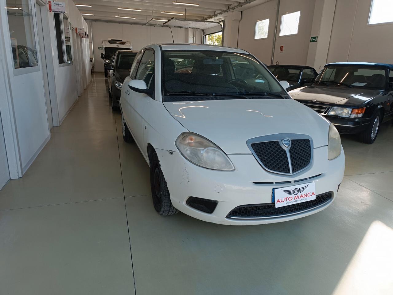 Lancia Ypsilon 1.3 MJT 75 CV Versus
