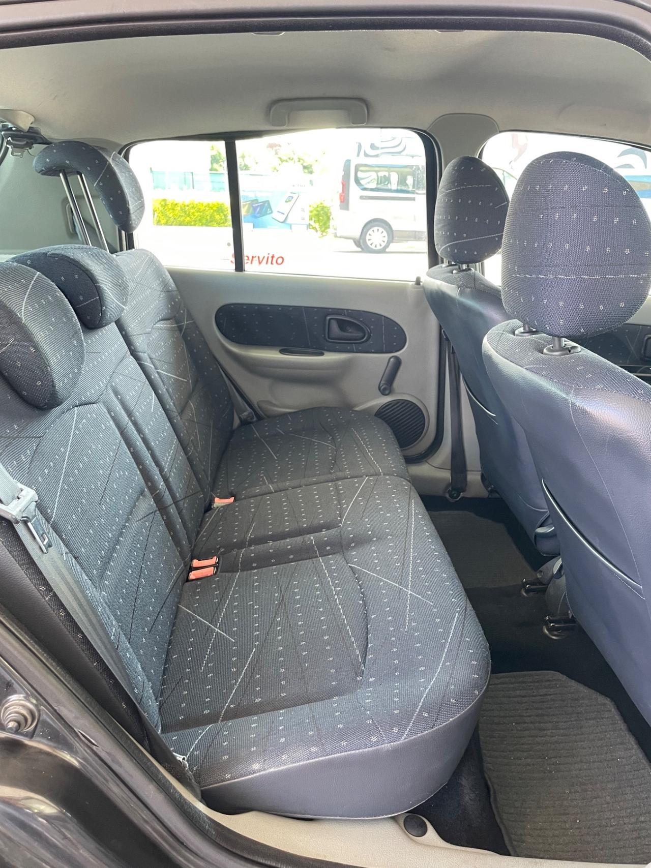 RENAULT CLIO 1.2 BENZINA NEOPATENTATI 170.000 Km 2004.