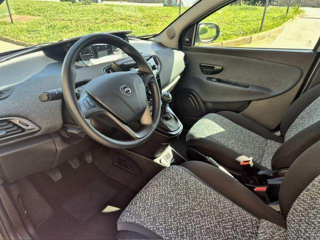 LANCIA Ypsilon 1.0 FireFly 5 porte S&S Hybrid Ecochic Silver