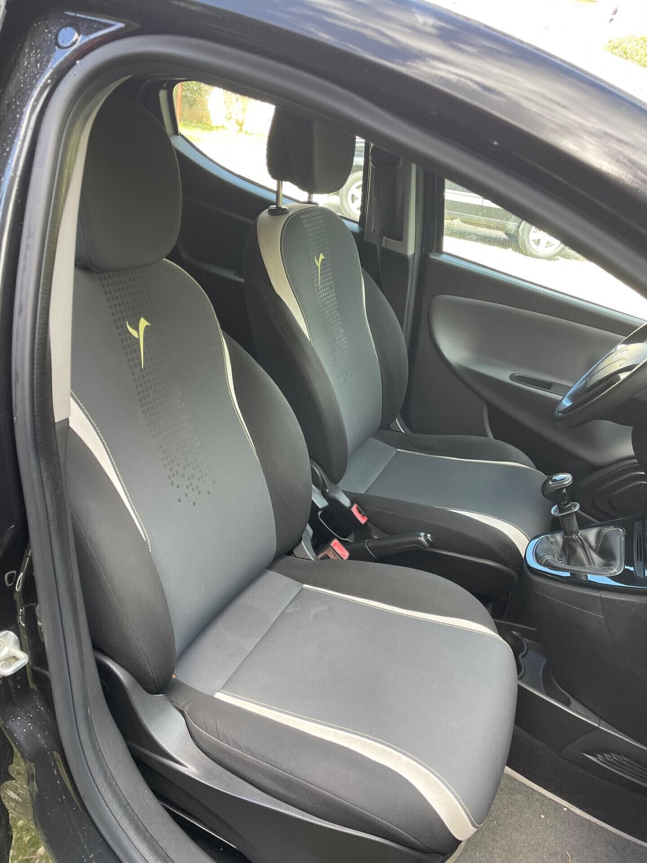 Lancia Ypsilon 1.2 69 CV 5 porte GPL Ecochic Silver