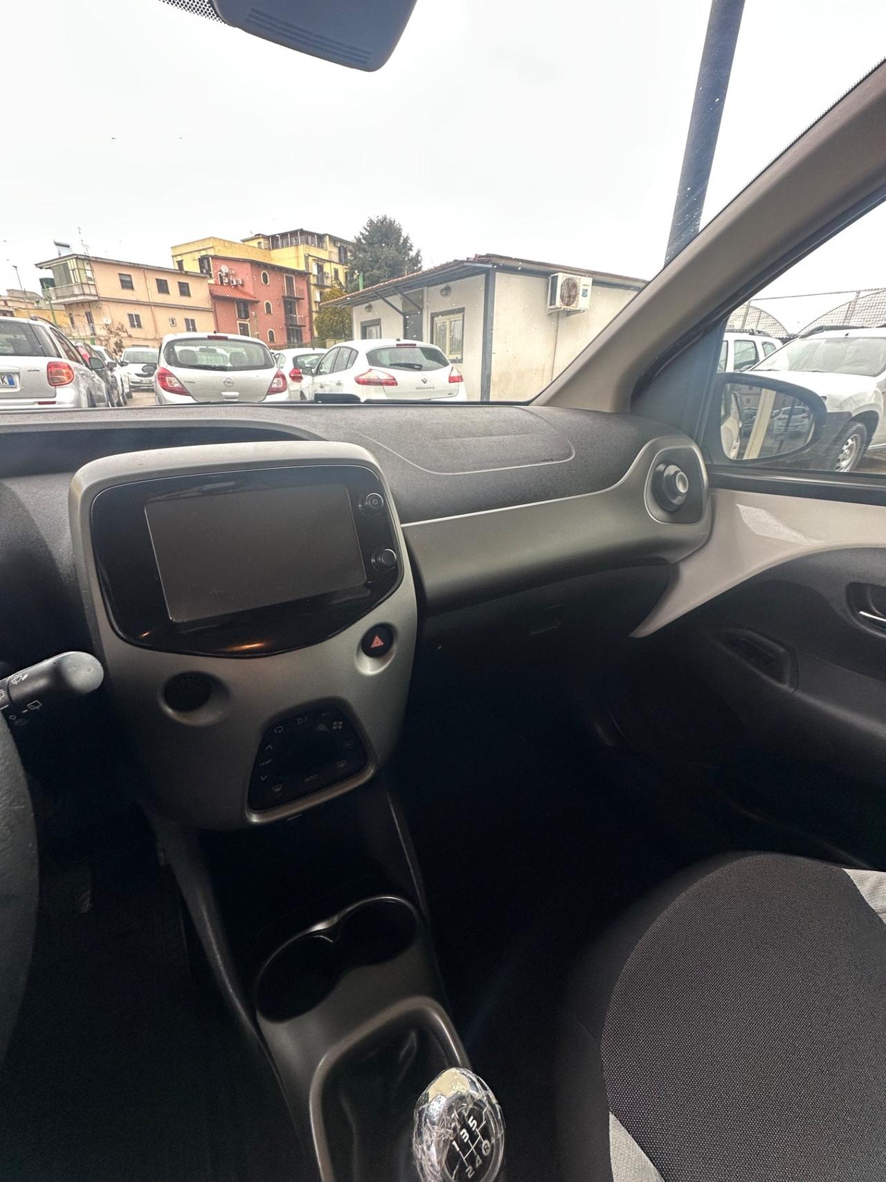 Toyota Aygo 1.0 VVT-i 69 CV 5 porte x-black TSS