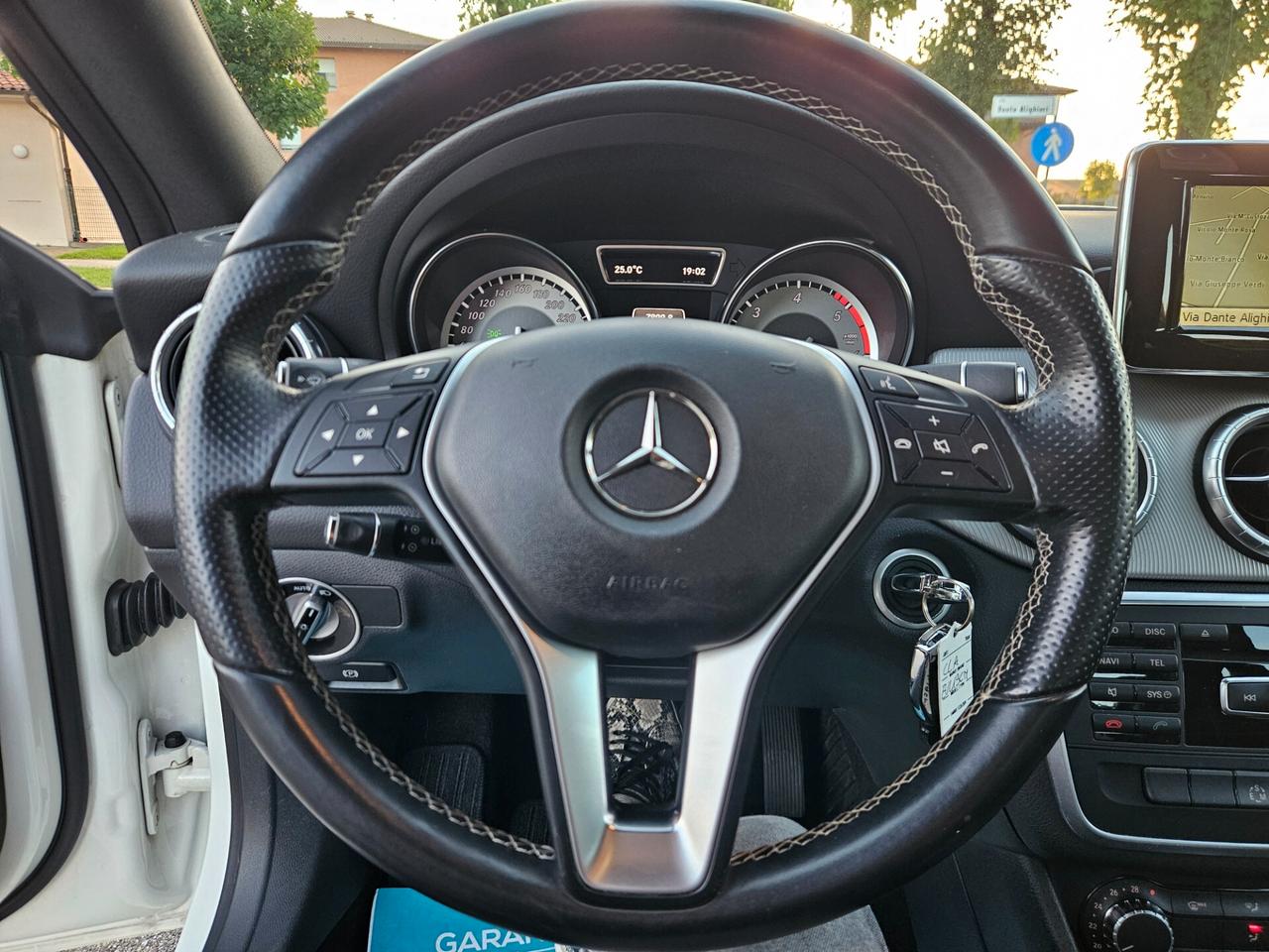 Mercedes-benz CLA 200 Berlina automatico