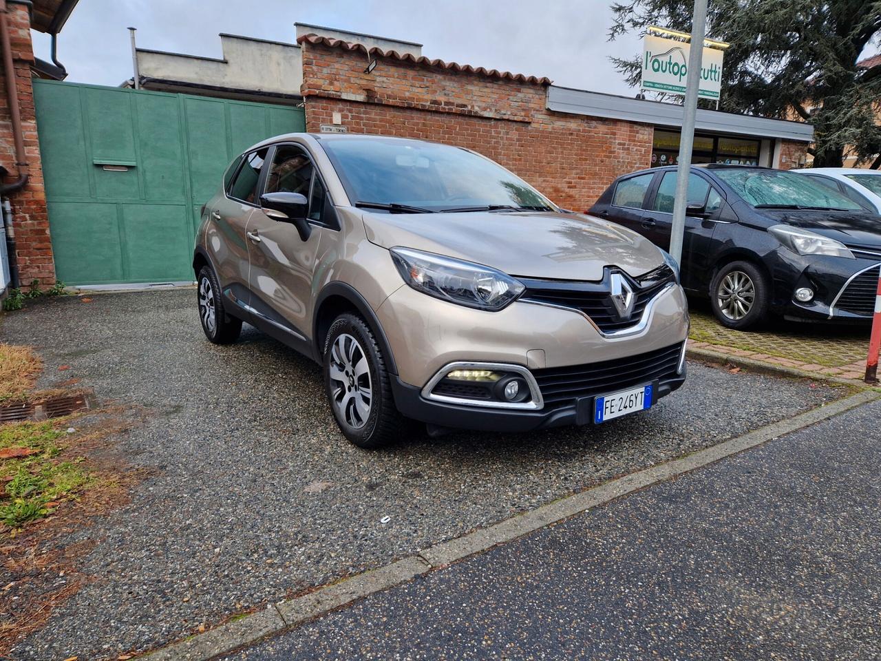 Renault Captur 0.9 90CV "49.600 km" Bluetooth, Cruise, Sensori p.