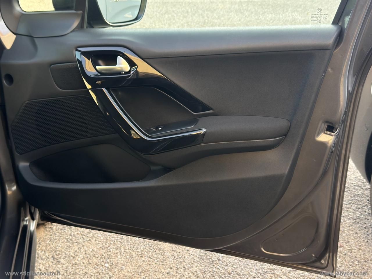 PEUGEOT 208 PureTech 82 S&S 5p. Signature