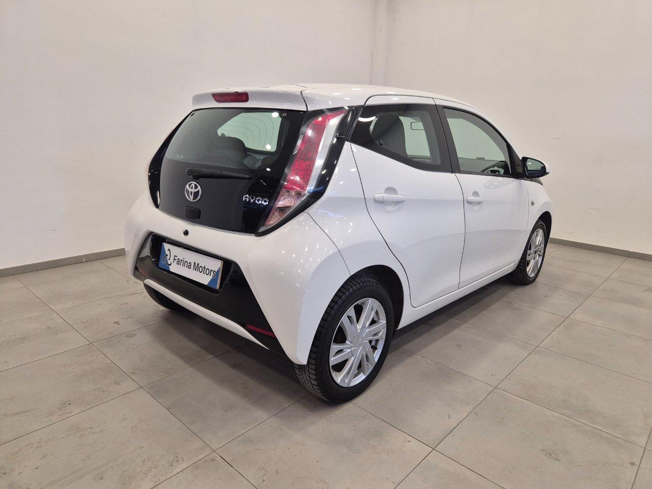 Toyota Aygo 5p 1.0 x-play aut. - NEOPATENTATI - Cam - Navi