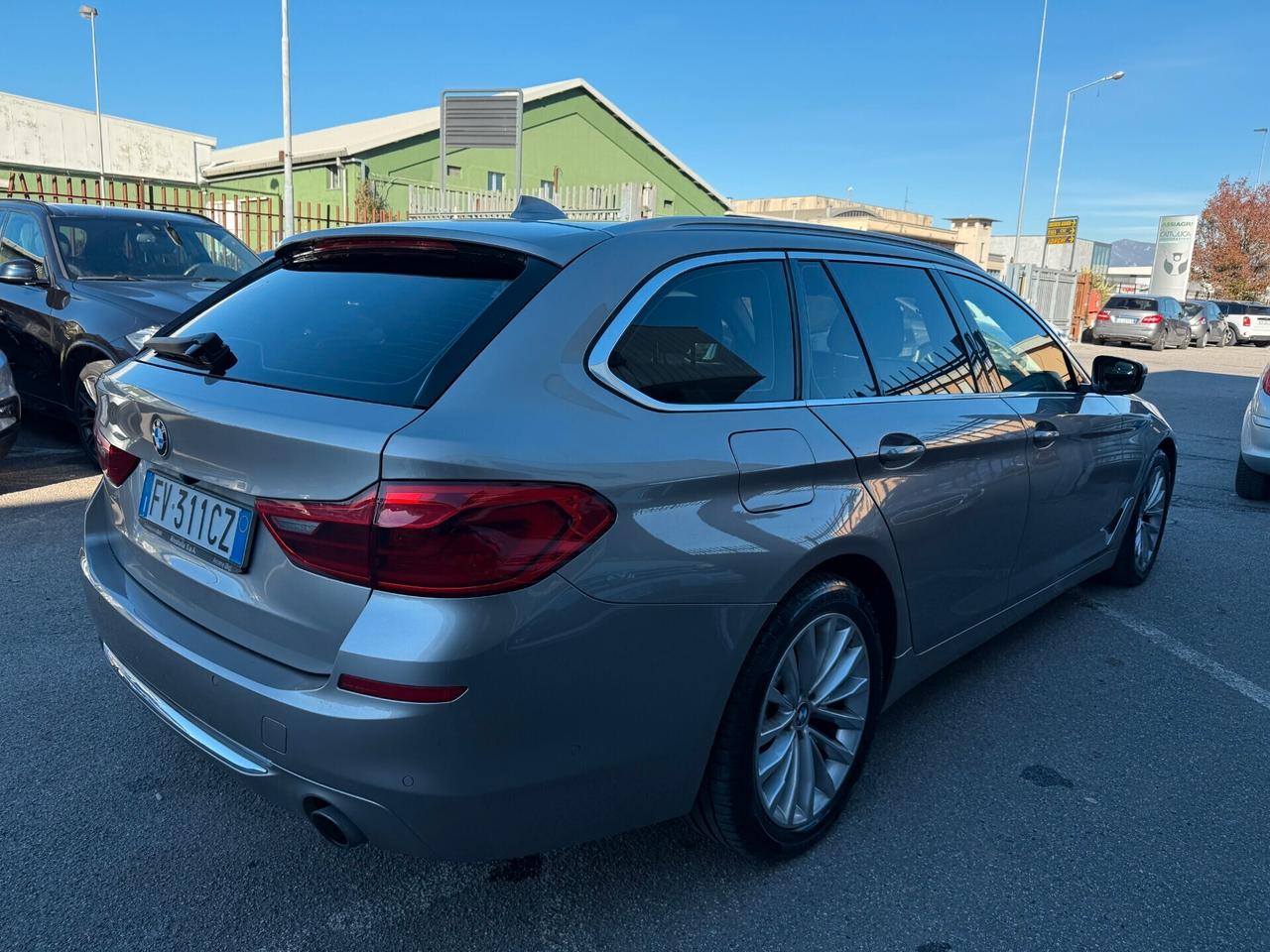 BMW 530 Touring xdrive Luxury 265cv auto / Service In BMW