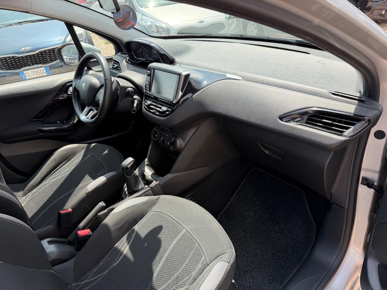 Peugeot 208 1.4 HDi 68 CV 5 porte Allure