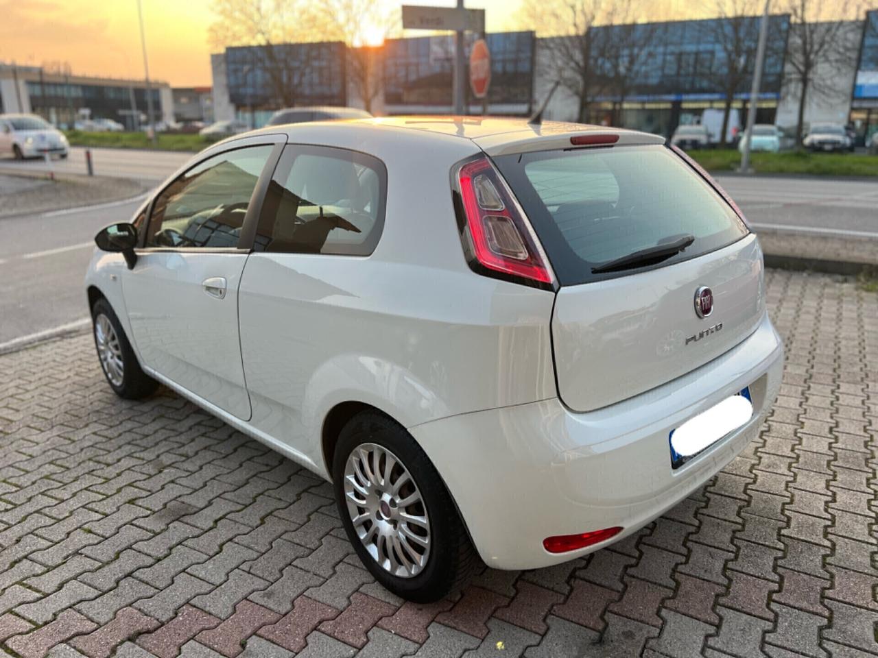 Fiat Punto 1.4 benzmetano ok Neopatentati