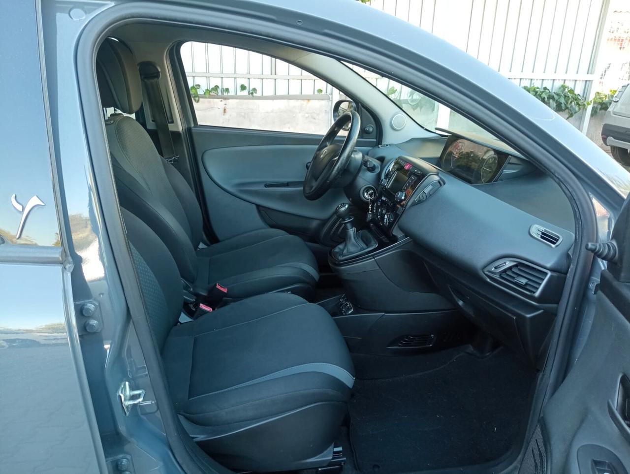 Lancia Ypsilon 1.2 69 CV 5 porte Gold