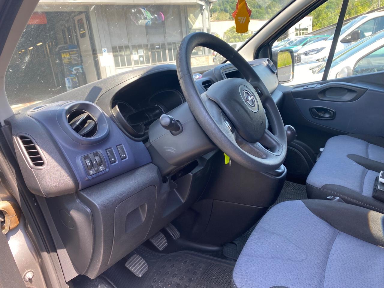Opel vivaro 9 posti non marciante