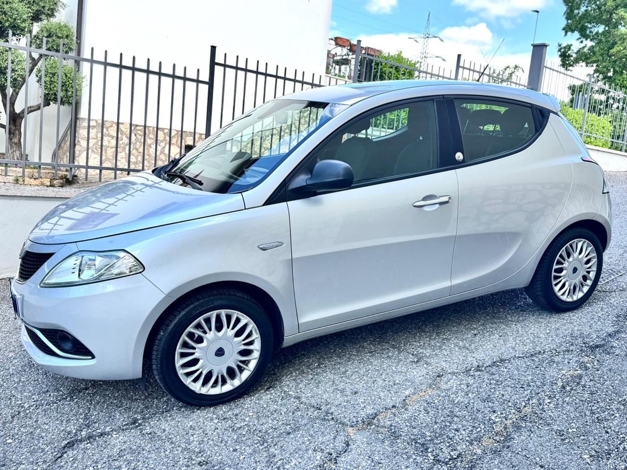 LANCIA YPSILON ECOCHIC 1.2 GPL PARI AL NUOVO