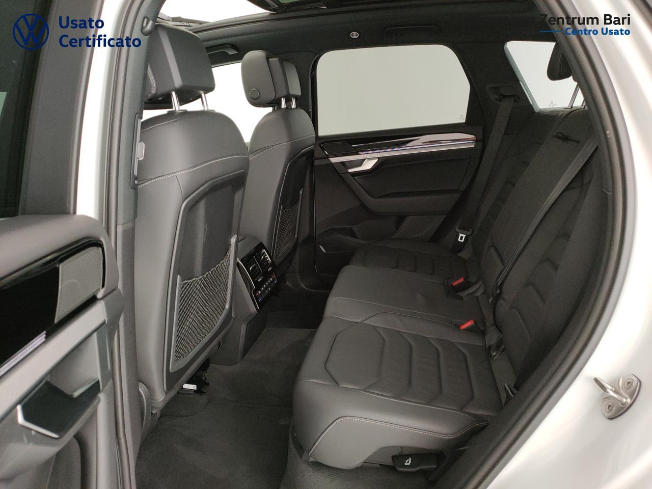 Volkswagen Touareg 3.0 v6 tdi elegance r-line exterior pack 231cv tiptronic