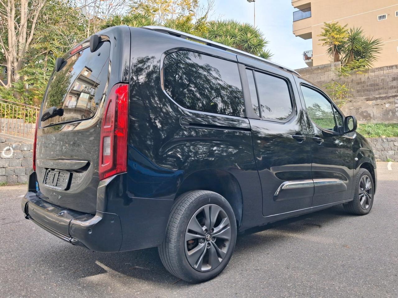 Toyota Proace Pianale ribassato con rampa disabili in carrozzina