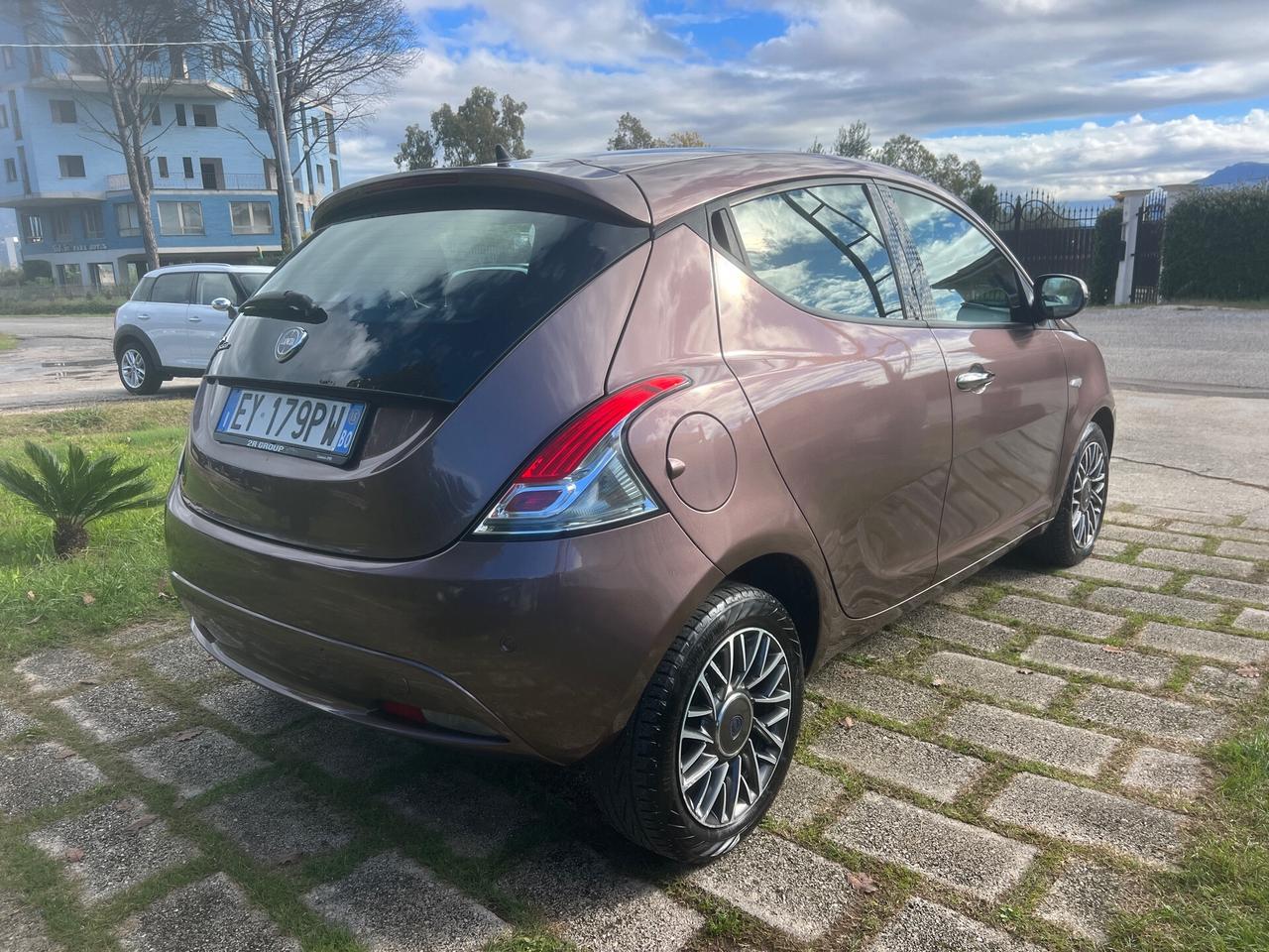 Lancia Ypsilon 1.2 69CV GPL Platinum-2015"UNIPRO"