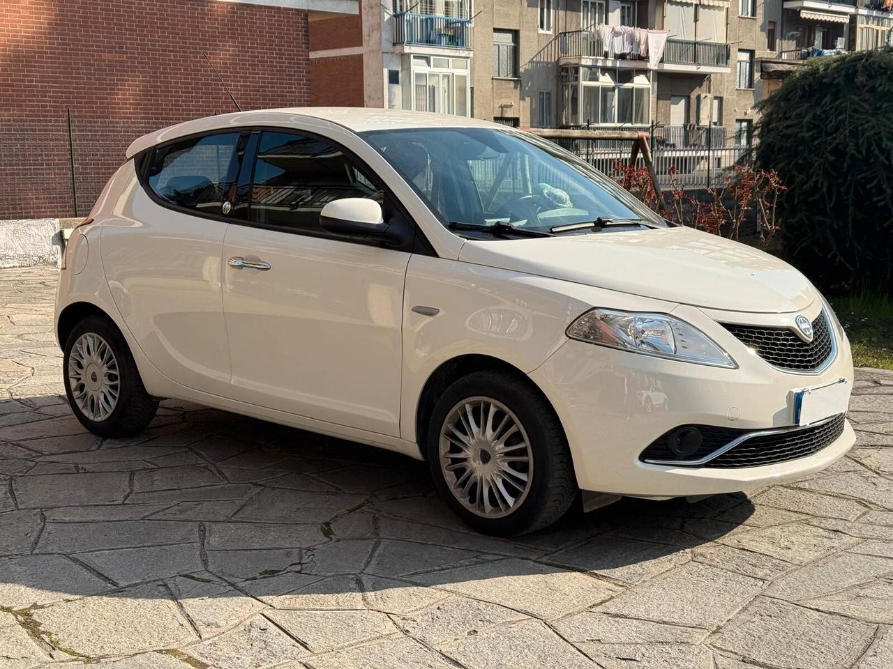 Lancia Ypsilon 1.2 69 CV 5 porte GPL Ecochic Silver