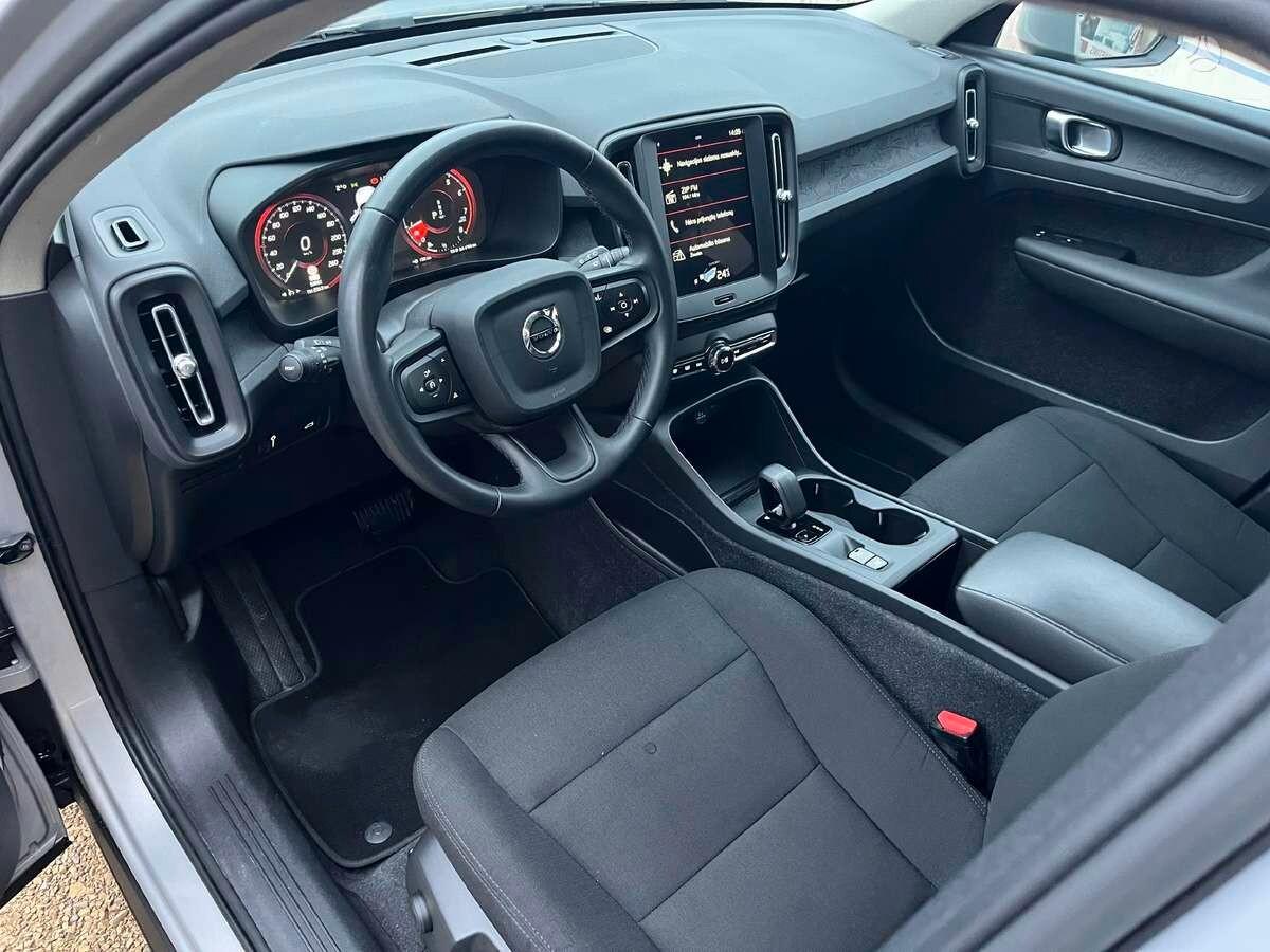 Volvo XC40 T2 2023