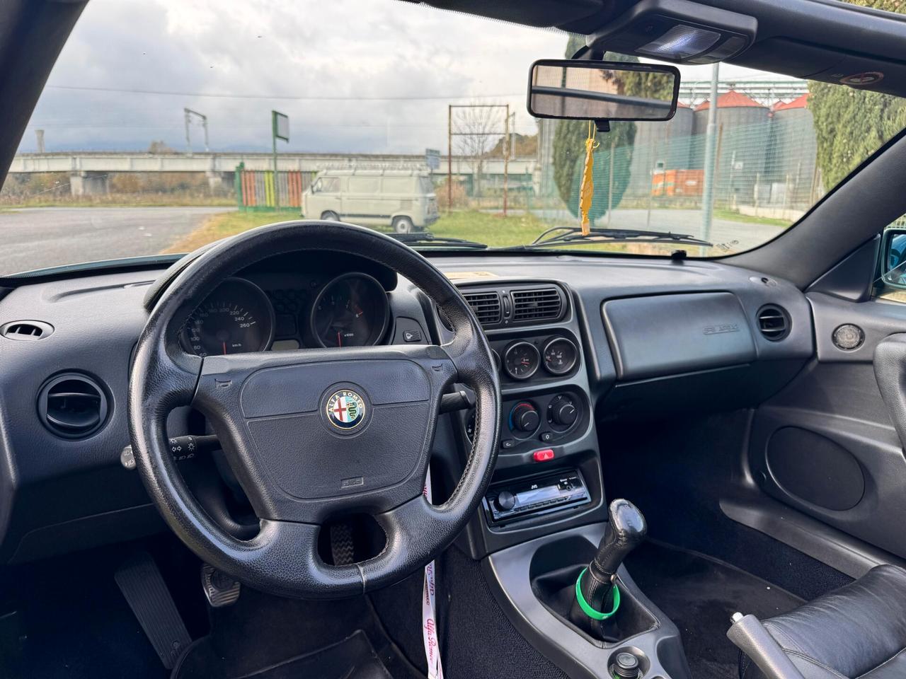 Alfa Romeo Spider 2.0 16v L (916) – 1996