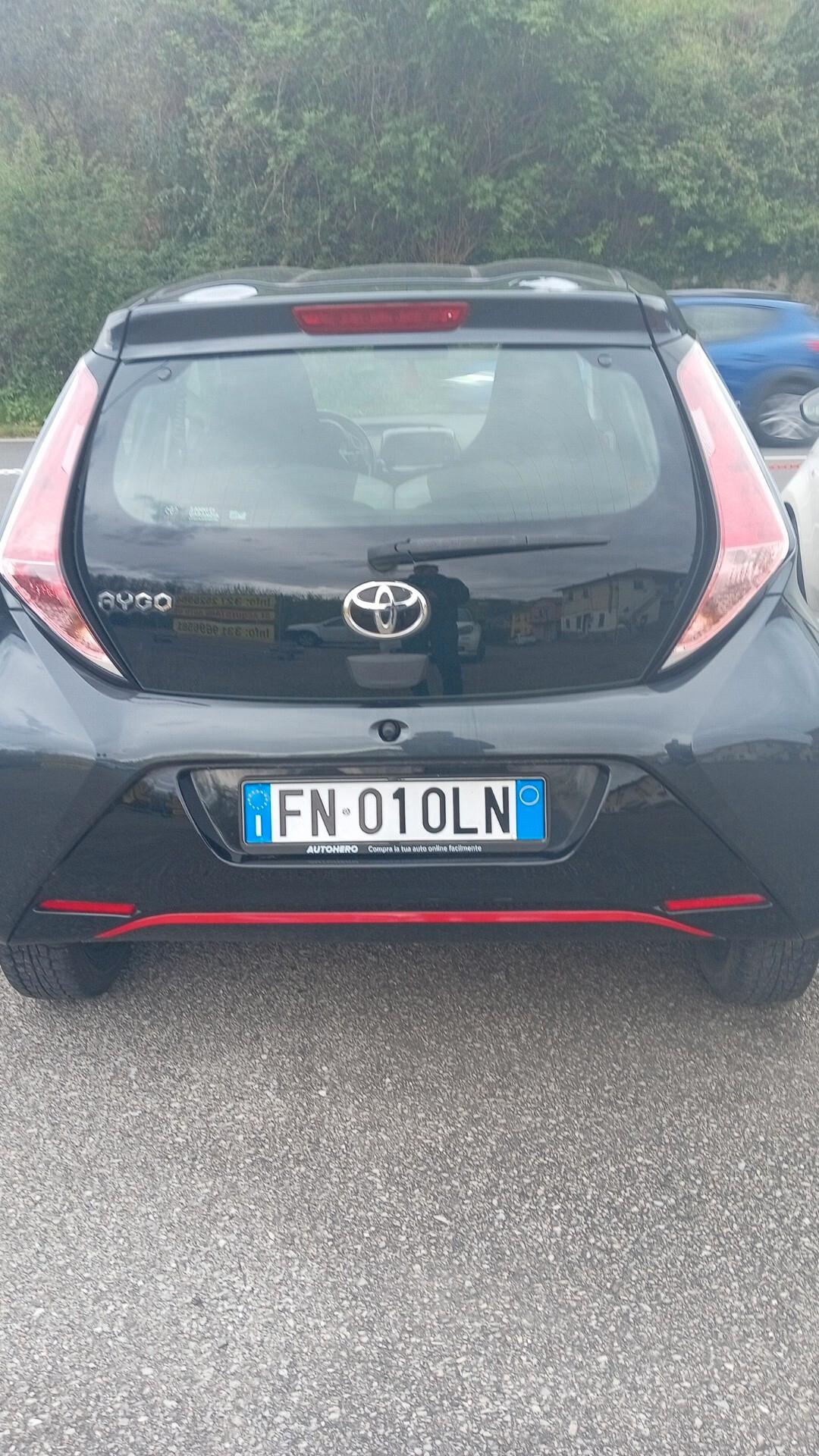 Toyota Aygo 1.0 VVT-i 69 CV 3 porte x-cool TSS
