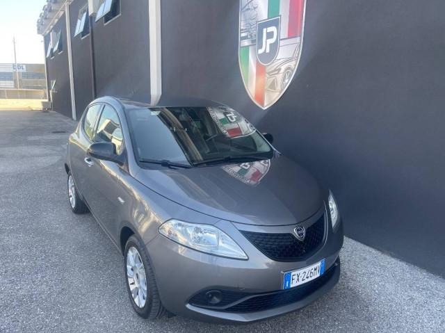 Lancia Ypsilon 1.2 Gold s&s PDC Cerchi 15" Schermo 5"