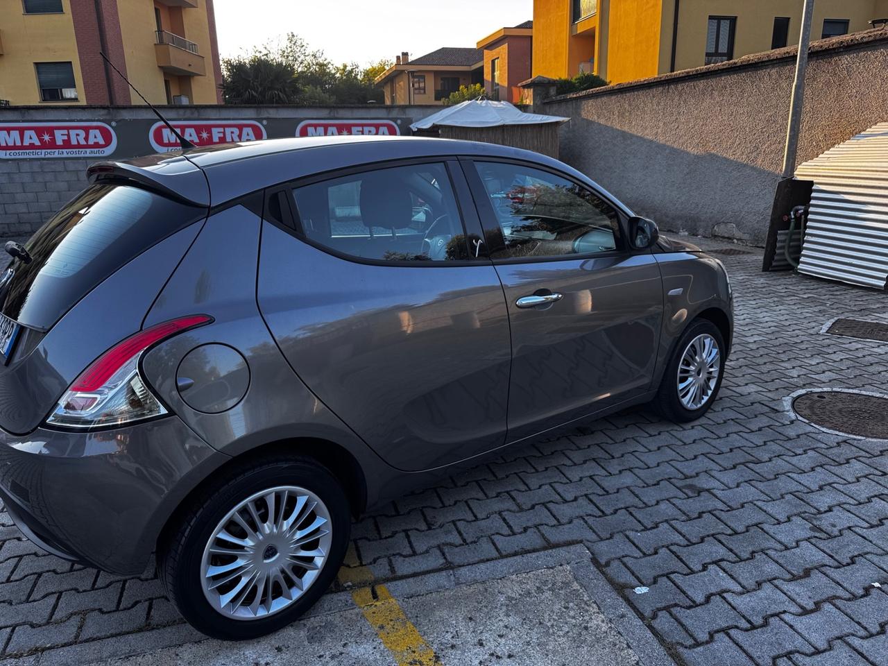 Lancia Ypsilon 1.2 69 CV 5 porte Platinum neopatentati