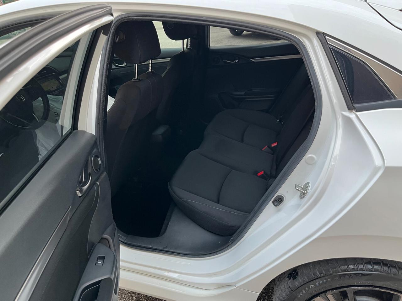 Honda Civic 1.6 5 porte Elegance Navi