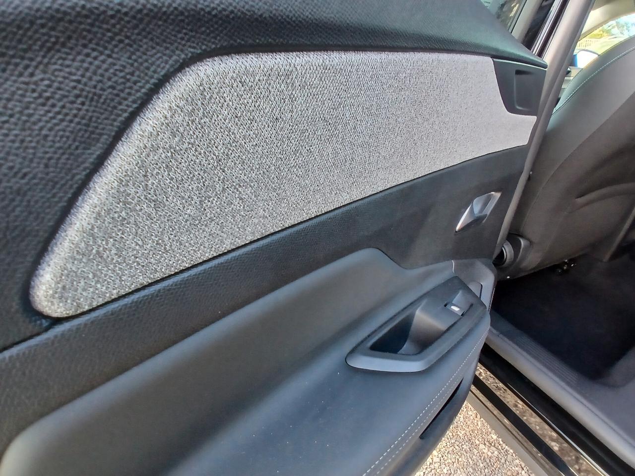 Peugeot 408 Hybrid 136 e-DCS6 Allure