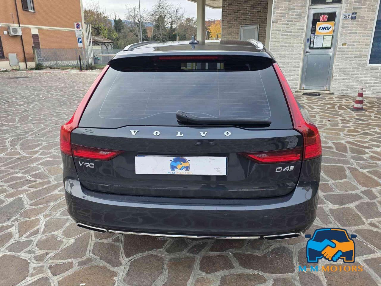 Volvo V90 D4 AWD Geartronic Momentum