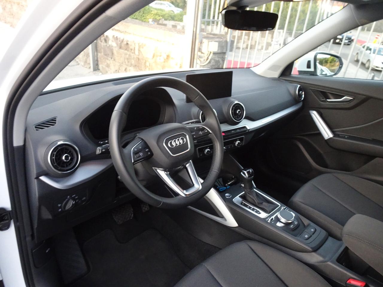 Audi Q2 35 TDI S tronic Identity Black