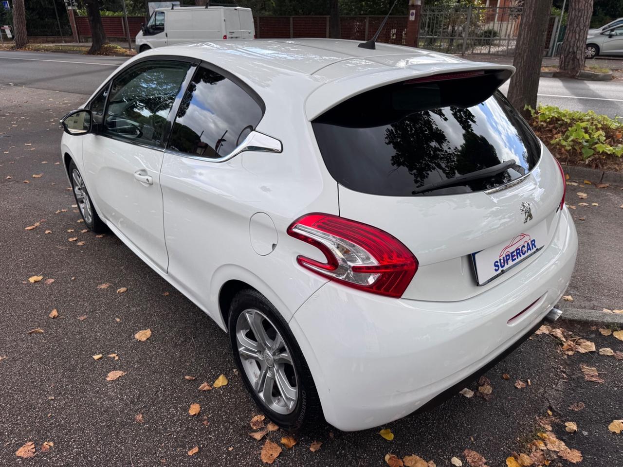 Peugeot 208 1.2 5P NEOPATEN GARANZIA 12 MESI