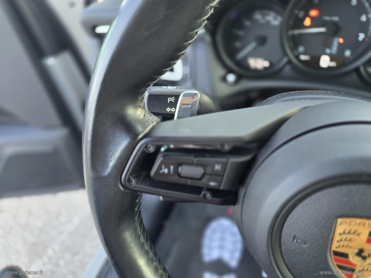 PORSCHE Macan 2.0 T