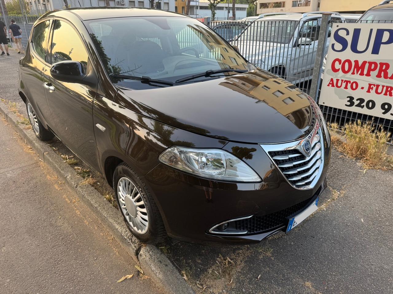 Lancia Ypsilon 1.2 69 CV 5 P garanzia 12 mesi