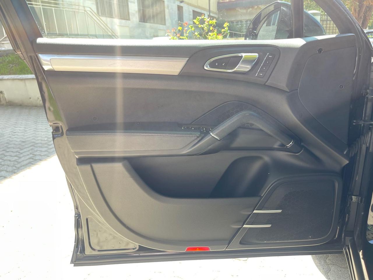 Porsche Cayenne Platinum Edition 3.0 #6240