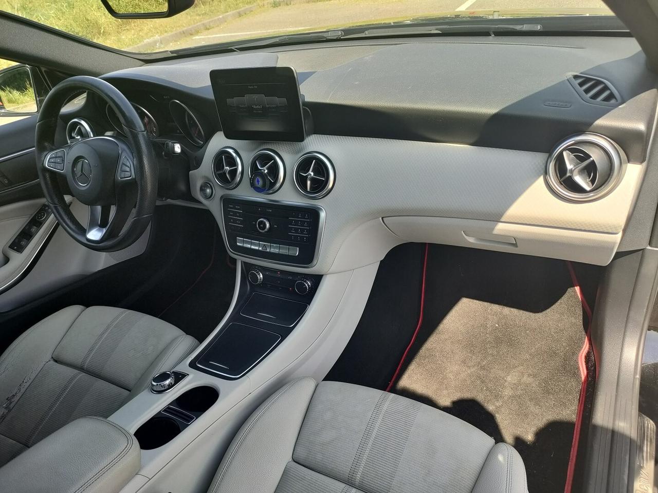 MERCEDES BENZ Classe A 180 automatica 110cv