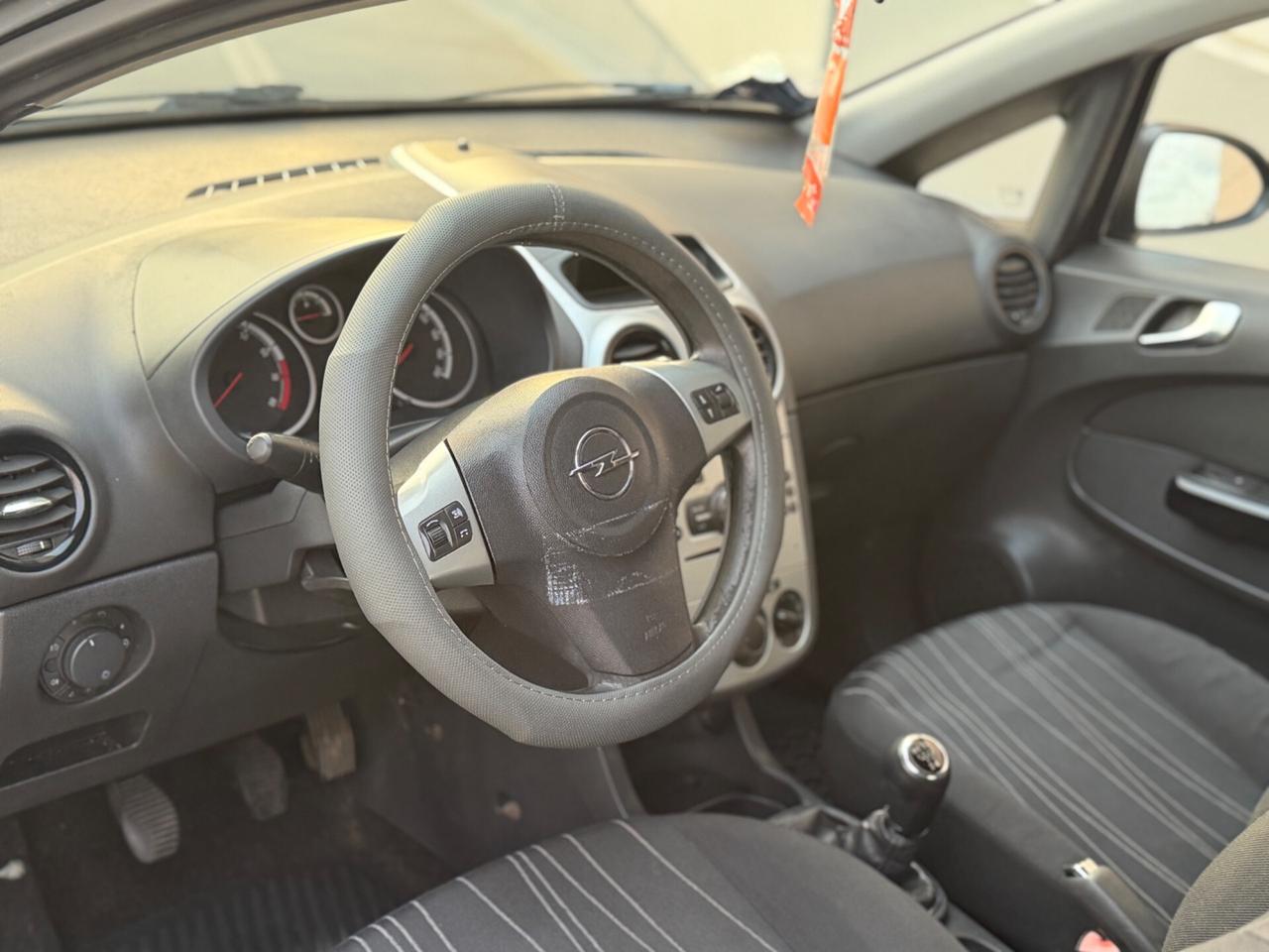 Opel Corsa 1.2 benzina 2009 leggere descrizione