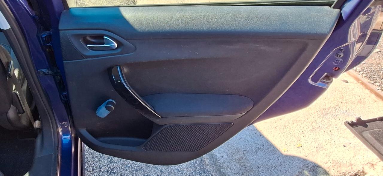 Peugeot 208 1.4 HDi 68 CV 5 porte Allure
