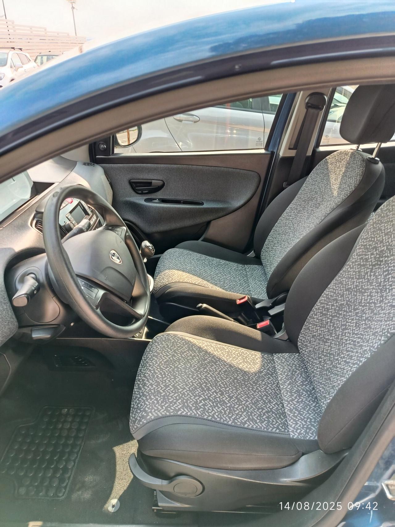 Lancia Ypsilon 1.0 FireFly 5 porte S&S Hybrid Ecochic Silver