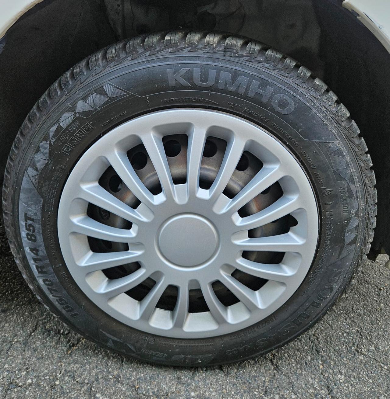 Toyota Yaris 1.0 neopatentati