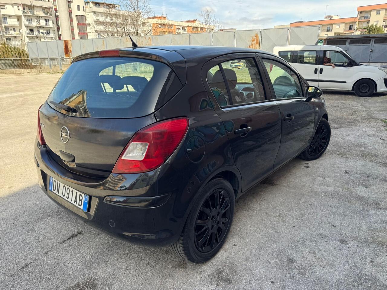 Opel Corsa Restayling 1.2benz 5 porte Full Perfett