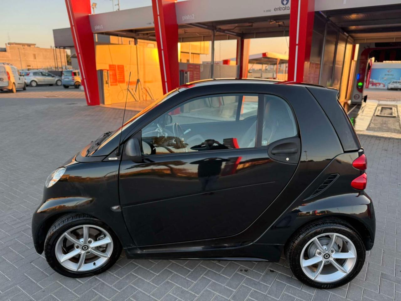 Smart ForTwo 1000 52 kW coupé passion/LED/NAVI/PELLE/BELLA